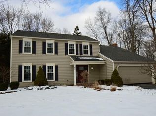 82 Country Corner Ln, Fairport, NY 14450