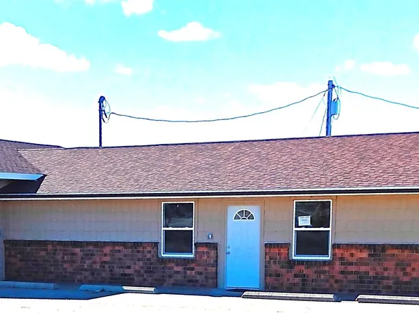 105 E 3rd St, Oacoma, SD 57365