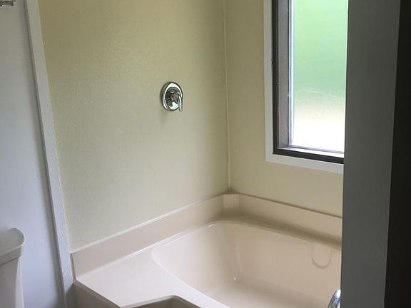 SOAKING TUB