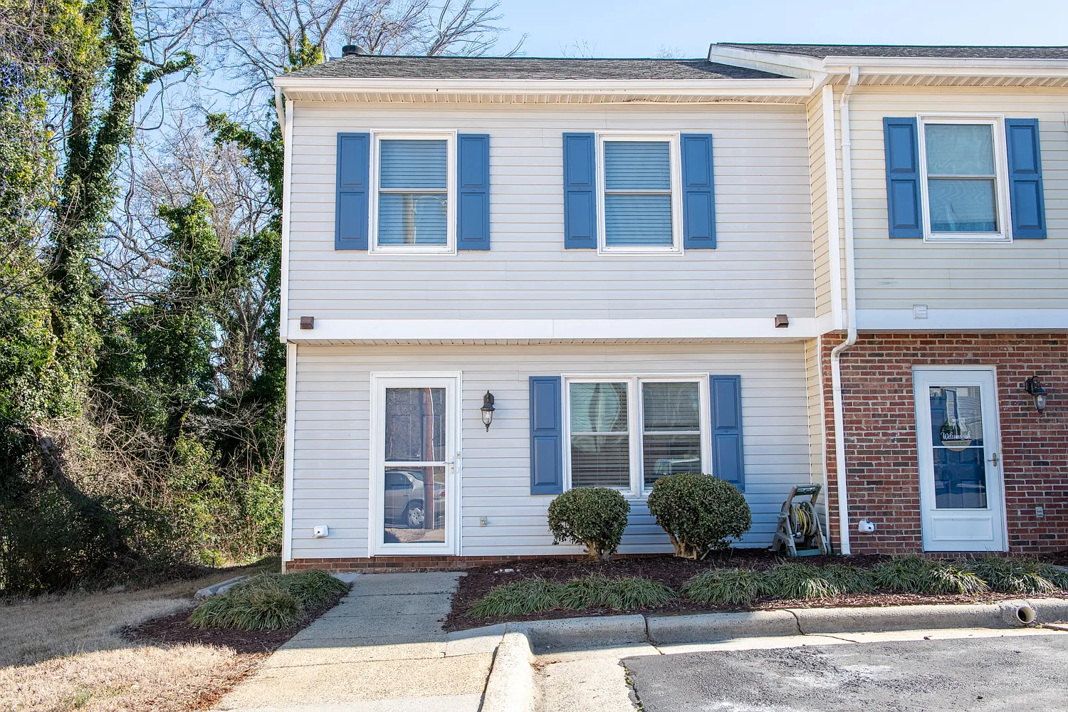 3 bed, 2.5 bath, 1250 sqft, $1,600 — Photo 2