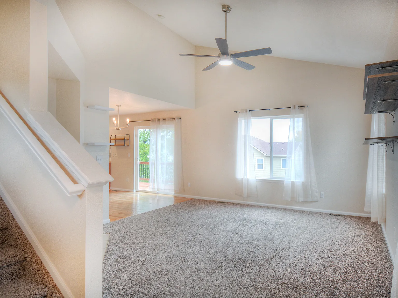 3 bed, 2.5 bath, 2136 sqft, $2,600 — Photo 4