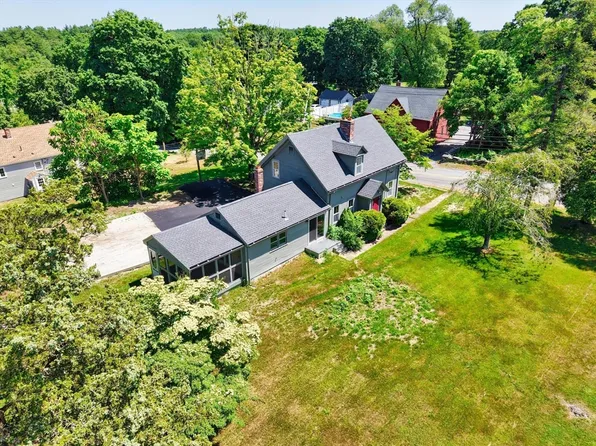 6 Nemasket St, Middleboro, MA 02346