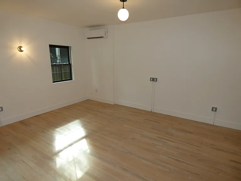 1401 Charles St #C — Photo 2