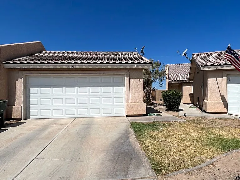 3174 S Robert Way — Photo 1