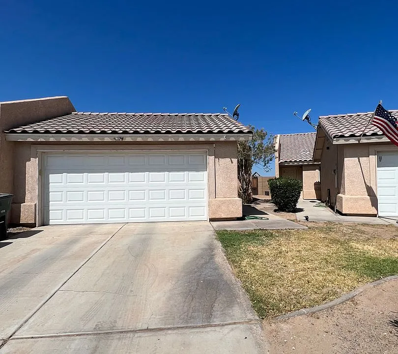 3174 S Robert Way