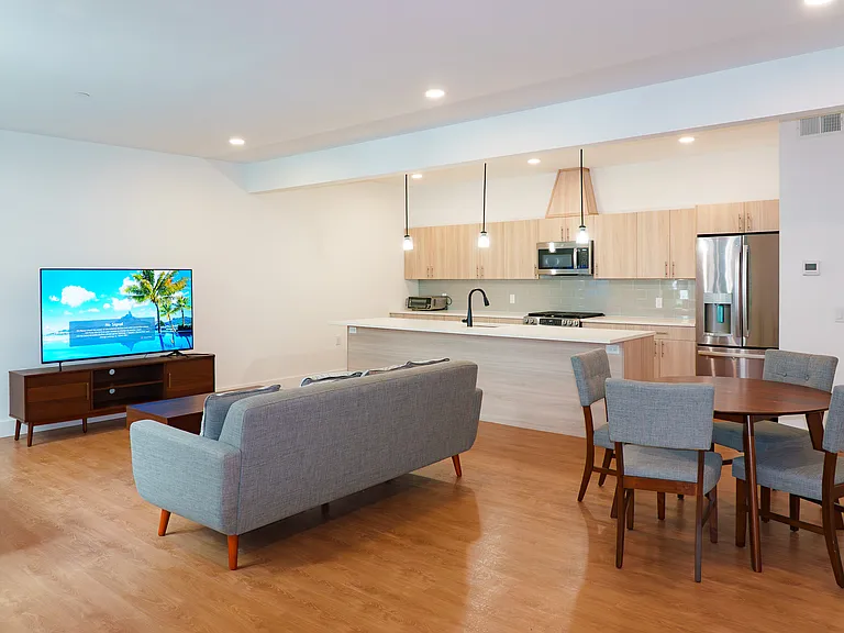 1010 Boulevard 2 #C — Photo 3