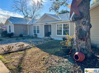 402 Dunn St, Yoakum, TX 77995