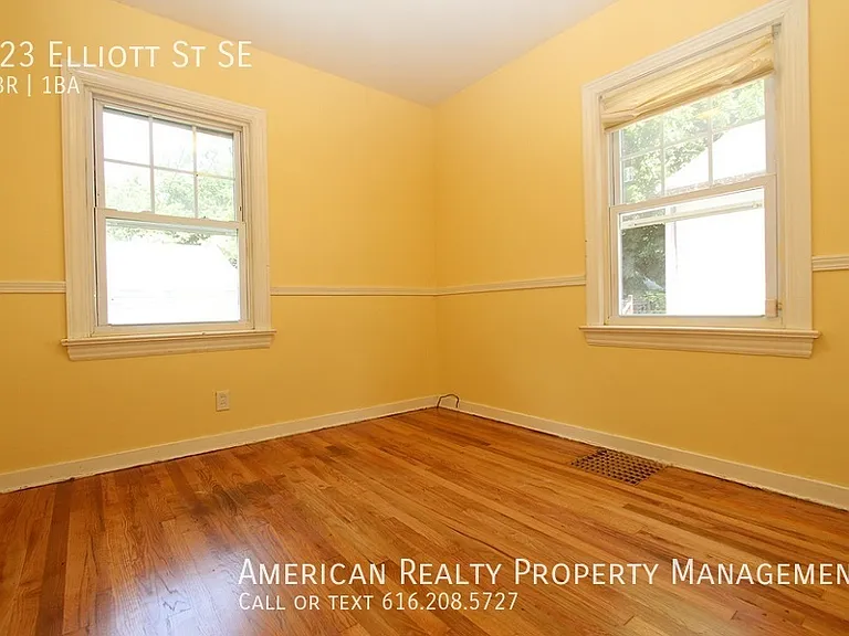 923 Elliott St SE — Photo 7