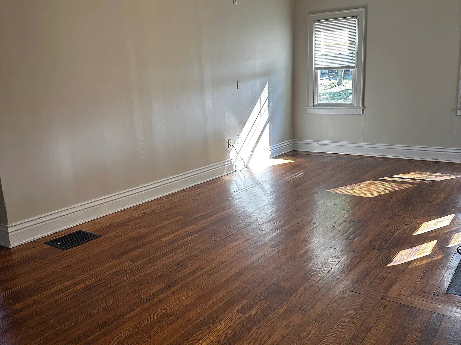 3 bed, 1.5 bath, 1800 sqft, $1,500 — Photo 2