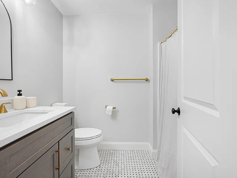 83 Upland St — Photo 31