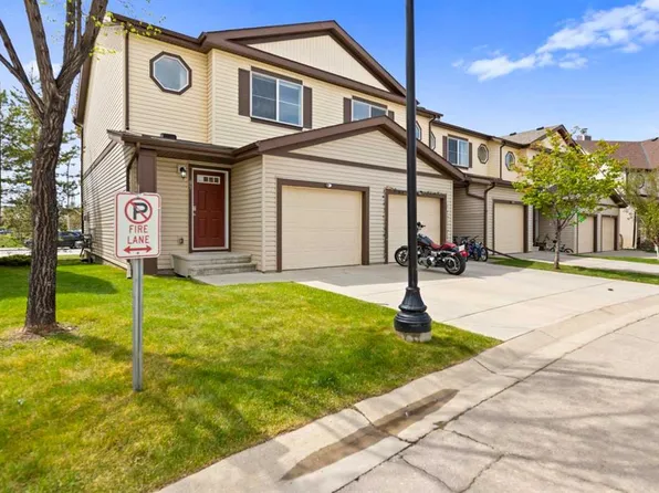 81 E Copperpond Lndg SE, Calgary, AB T2Z 1G6