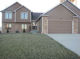 7323 SW Lancelot Ct, Topeka, KS 66610