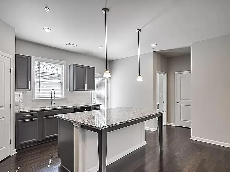 250 Mahone Dr — Photo 4