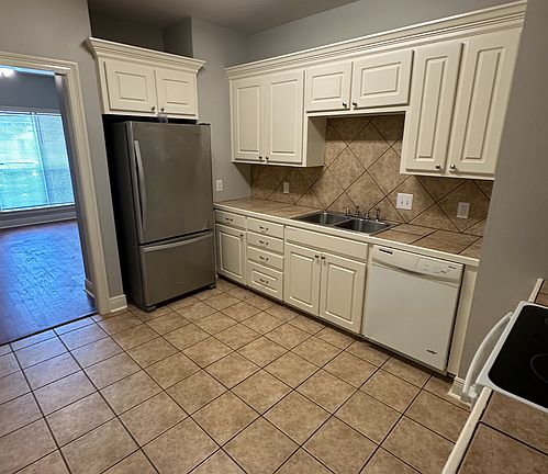 2nd image of 106 Nw Cir