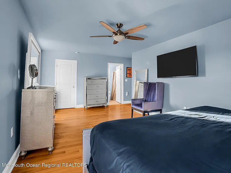 132 Chelton Ave — Photo 18
