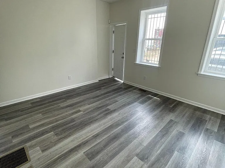 2519 N Mutter St — Photo 5