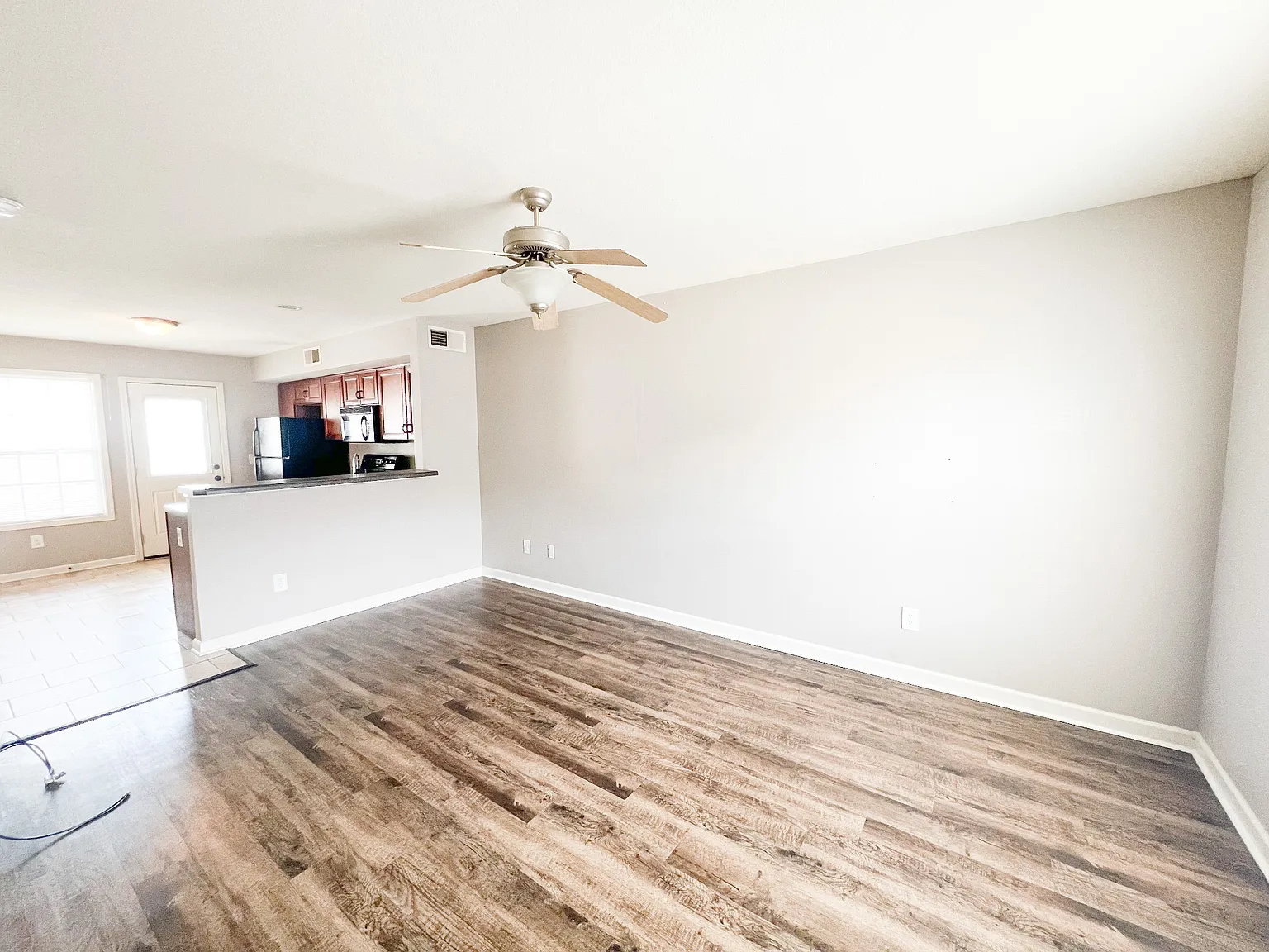 2 bed, 1.5 bath, 1088 sqft, $950 — Photo 2