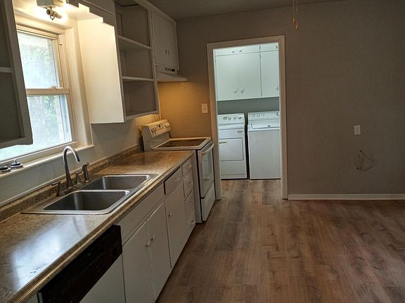 4th image of 2408 NW Atlanta Ave