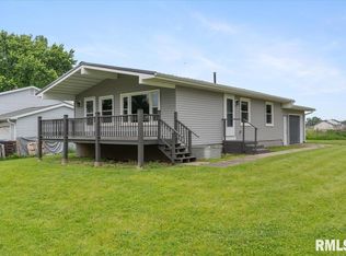 1228 Emerald Dr, Davenport, IA 52804