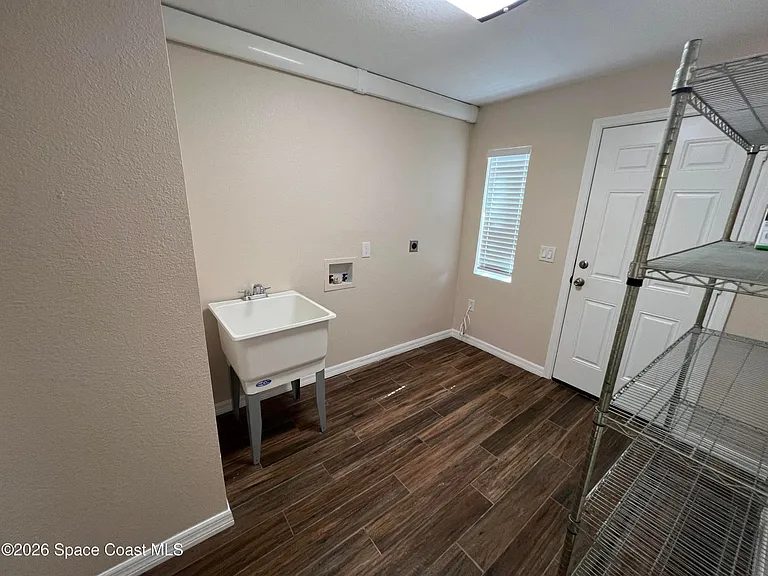 175 NW Valencia Rd — Photo 21