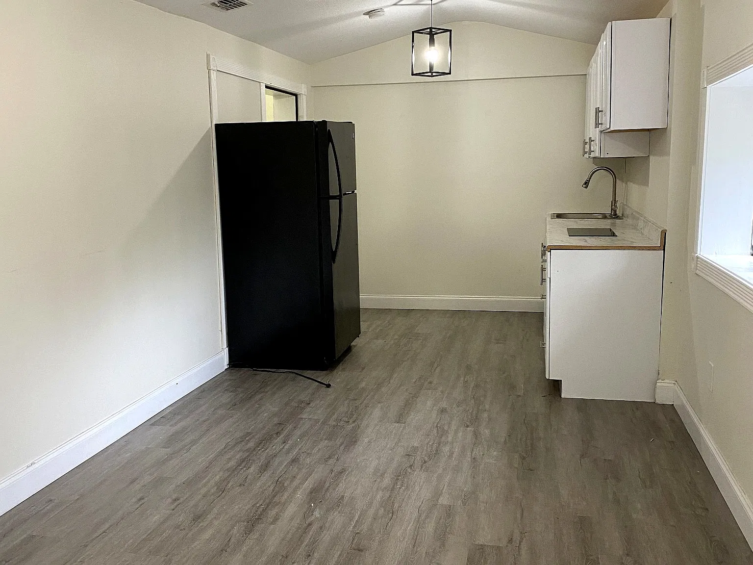 5 bed, 2500 sqft, $3,000 — Photo 4