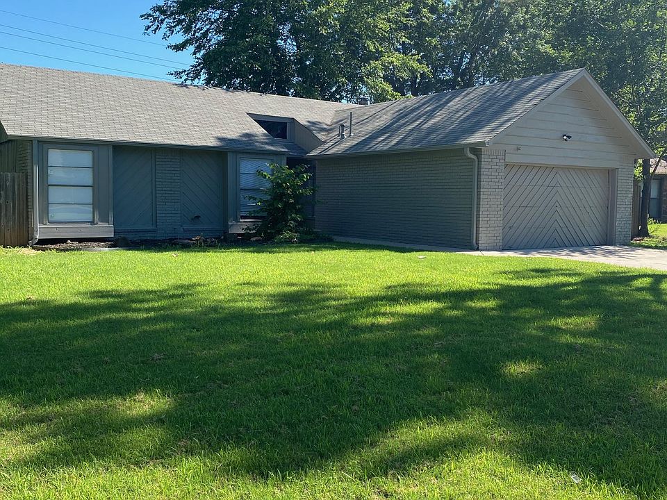 Fresh paint, big front yard, and ample driveway space. Nice, quiet street.