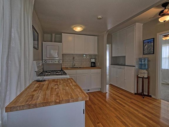 3rd image of 626 Howard St