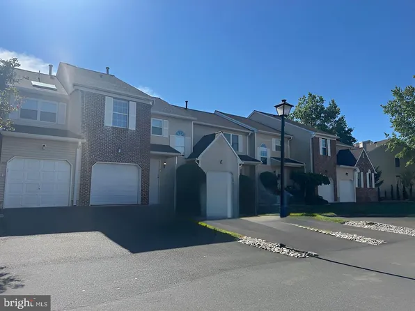 18 Pioneer Ct, Ewing, NJ 08628