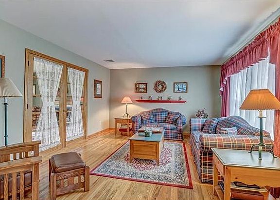 3rd image of 57 Winchester Dr