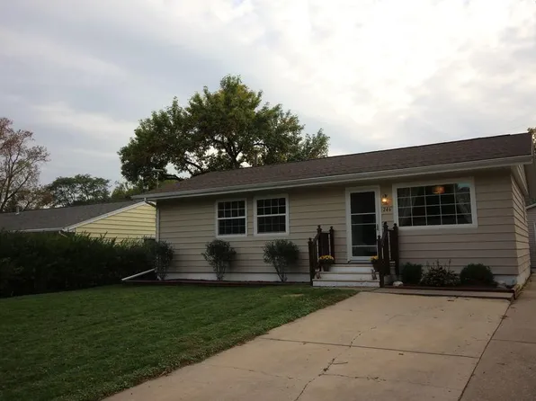 246 Jacolyn Dr NW, Cedar Rapids, IA 52405