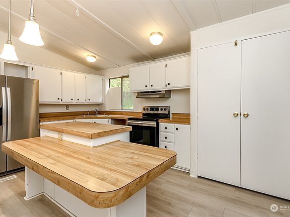 3rd image of 12508 120th Avenue Ct E