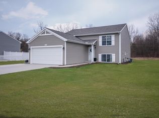 3944 Sumner Dr, Watervliet, MI 49098