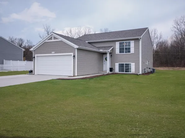 3944 Sumner Dr, Watervliet, MI 49098