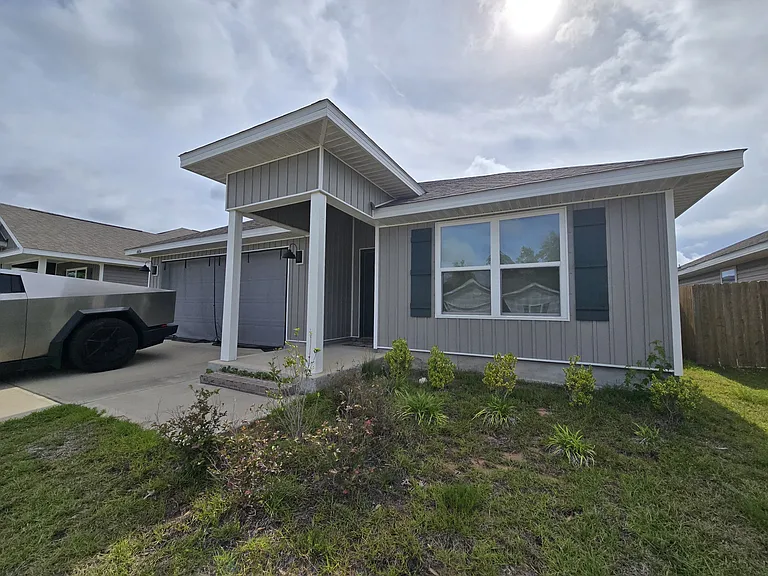 4404 White Cedar Ct — Photo 1