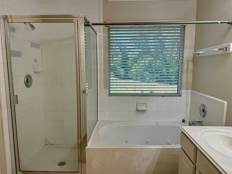 202 Almond Dr — Photo 9
