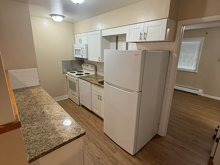 2040 Estes Ln #3 — Photo 3