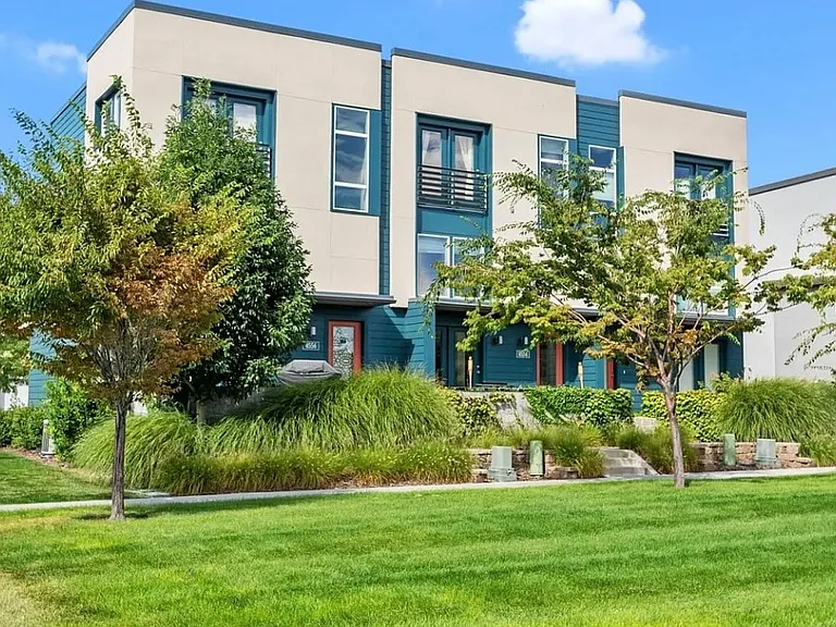 4554 W Vermillion Dr — Photo 1