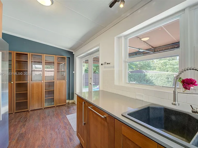 2441 Swanson Ave — Photo 14