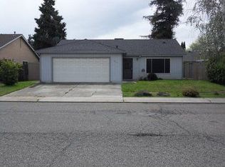 1360 Jennifer St, Ripon, CA 95366
