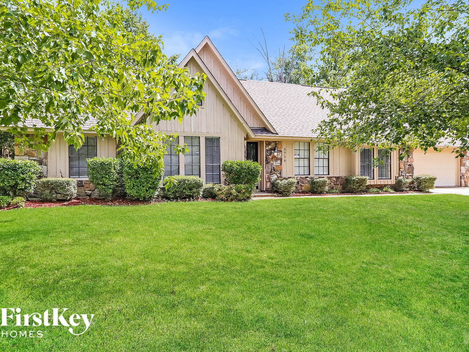 5 bed, 2.0 bath, 2235 sqft, $2,400 — Photo 2