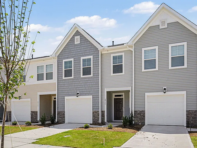 2934 Hickory Field Dr — Photo 3