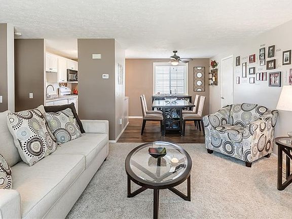 4th image of 1583 Sweetbrier Ln