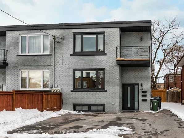 38 Penhurst Ave #3, Toronto, ON M8Y 3A8