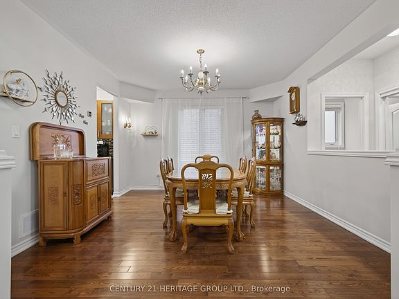 5th image of 136 Riveredge Dr
