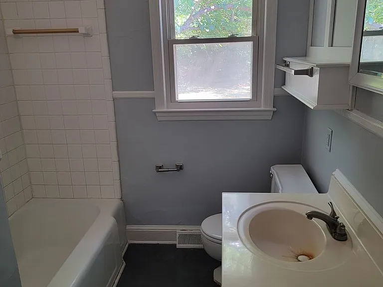 712 W Terrell St — Photo 4