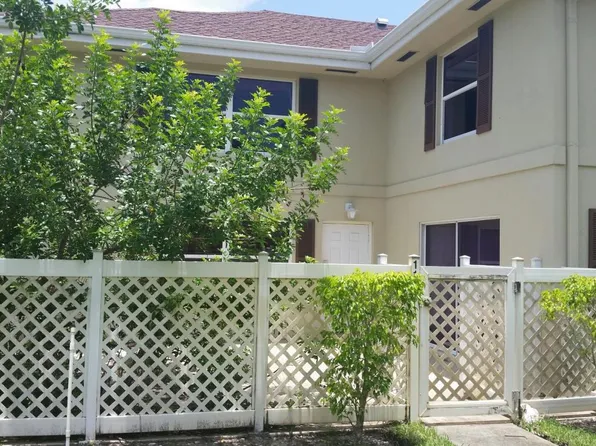 11 Amherst Ct APT C, Royal Palm Beach, FL 33411