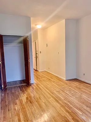 Rented by Bond New York | media 23