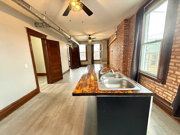 2141 S Marshall Blvd #2-R — Photo 4