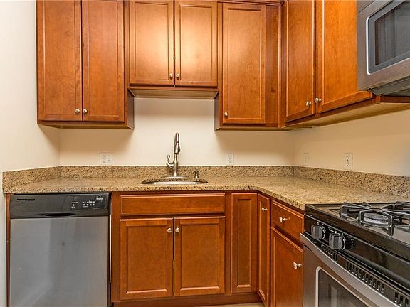 5th image of 626 Doral Ct #626