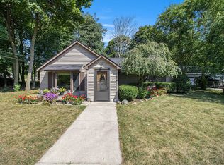 1274 E Hile Rd, Norton Shores, MI 49441
